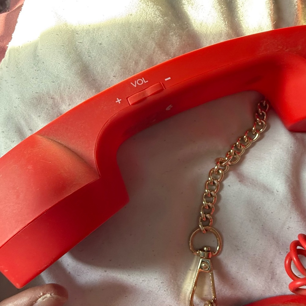 Real phone purse that takes calls. - Picture 4 of 7